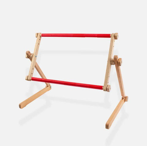 Reguliuojamas medinis siuvinėjimo stovas 30×48 cm — stabilus ir ergonomiškas - kaSiulai.lt