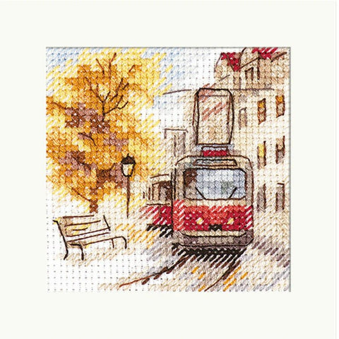 Rudens miestas su tramvajumi — skaičiuoto kryželio siuvinėjimo komplektas, 7×7 cm - kaSiulai.lt