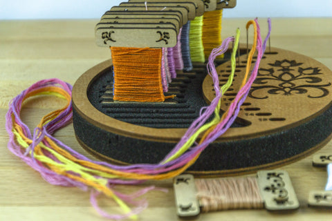 Siūlų ričių ir adatų dėklas siuvėjoms - kaSiulai.lt