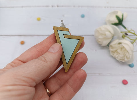 Siuvimo adatos įvėrėjas, turkio trikampis KF070/3 - kaSiulai.lt