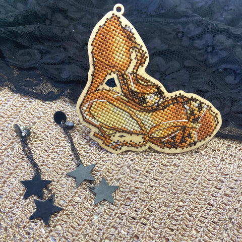 Siuvinėjimo komplektas „Batelių su leopardo raštu“ KF022/140 - kaSiulai.lt