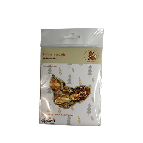 Siuvinėjimo komplektas „Batelių su leopardo raštu“ KF022/140 - kaSiulai.lt