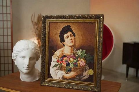 Siuvinėjimo komplektas kryželiu — Caravaggio „Berniukas su vaisių krepšiu“ (Zolotoe Runo) - kaSiulai.lt