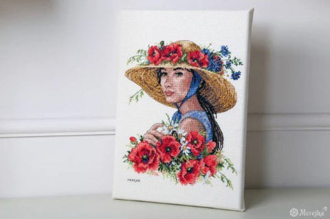 Siuvinėjimo komplektas kryželiu „Gėlių skrybėlė“ 21×25 cm - kaSiulai.lt