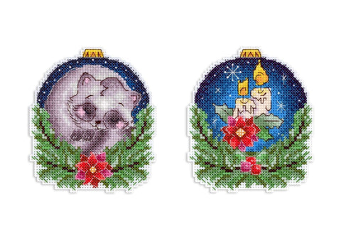 Siuvinėjimo komplektas kryželiu: kalėdinis burbulas su meškėnu, 10×9 cm - kaSiulai.lt