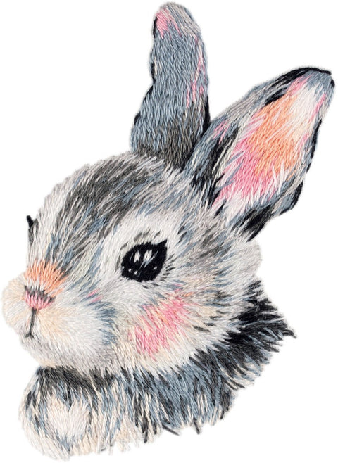 Siuvinėjimo komplektas kryželiu „Mažas zuikis“ 8×6 cm — pradedantiesiems - kaSiulai.lt