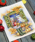 Siuvinėjimo komplektas kryželiu „Ruduo prie slenksčio“ 26×19 cm - kaSiulai.lt