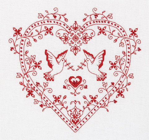 Siuvinėjimo komplektas kryželiu „Širdis su balandžiais“ — romantiška dovana - kaSiulai.lt