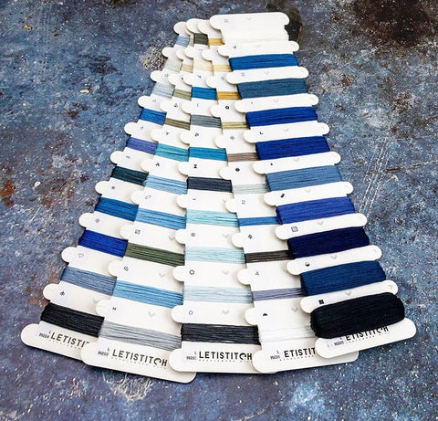 Siuvinėjimo komplektas kryželiu „Vidurnakčio sniegas“ — žiemos peizažas 24×24 cm - kaSiulai.lt