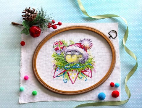 Siuvinėjimo komplektas kryželiu „Žiemos paukštis“, 15×14 cm - kaSiulai.lt