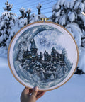 Siuvinėjimo komplektas „Mėnulio pilis“, Aida 18 ct, 30 spalvų, 25×26 cm - kaSiulai.lt