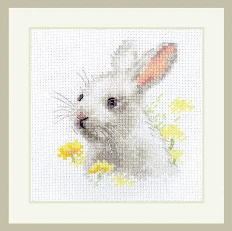 Siuvinėjimo komplektas „Mielas baltas triušiukas“, linas 14 ct, 9×9 cm (kryželiu) - kaSiulai.lt