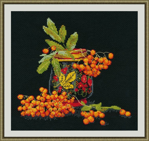 Siuvinėjimo komplektas „Šermukšnis“ — juoda Aida 14 ct, 20×18 cm, 15 spalvų - kaSiulai.lt