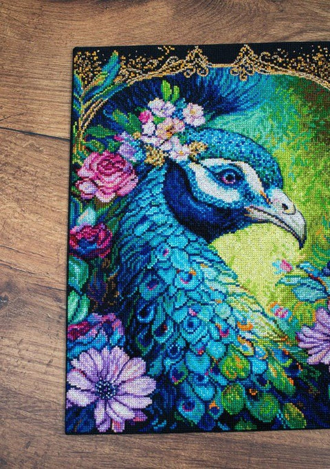 Siuvinėjimo komplektas skaičiuotam kryželiui „Proud Cerulean“, 25×32 cm - kaSiulai.lt