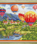 Siuvinėjimo komplektas skaičiuotu kryželiu — Balionai virš pilies, 31,5×42,5 cm - kaSiulai.lt