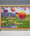 Siuvinėjimo komplektas skaičiuotu kryželiu — Balionai virš pilies, 31,5×42,5 cm - kaSiulai.lt