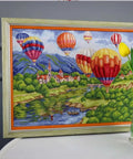 Siuvinėjimo komplektas skaičiuotu kryželiu — Balionai virš pilies, 31,5×42,5 cm - kaSiulai.lt