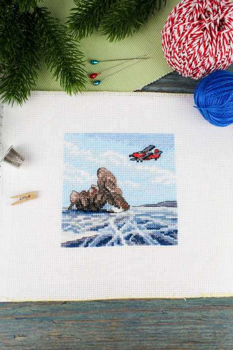 Siuvinėjimo komplektas „Virš užšalusio ežero“, 11×11 cm, dovanai - kaSiulai.lt