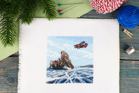 Siuvinėjimo komplektas „Virš užšalusio ežero“, 11×11 cm, dovanai - kaSiulai.lt