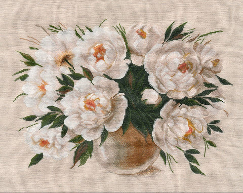 Siuvinėjimo komplektas "White Waltz" — kanva, mulinai, schema ir adata - kaSiulai.lt