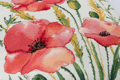 Siuvinėjimo kryžiukais komplektas pagalvėlei — ryškios raudonos aguonos - kaSiulai.lt