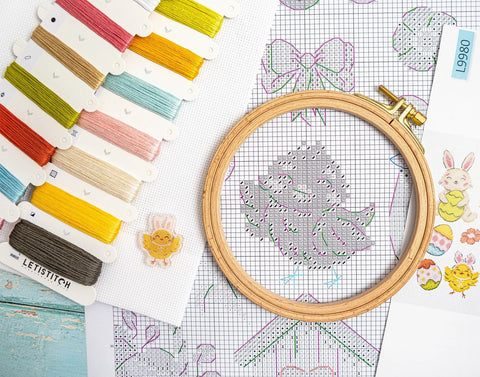 Velykinis kryželių siuvinėjimo rinkinys „Easter Sampler“ dekoratyviam paveikslui 40×19 cm