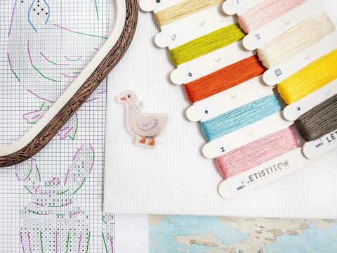 Velykinis kryželių siuvinėjimo rinkinys „Easter Sampler“ dekoratyviam paveikslui 40×19 cm