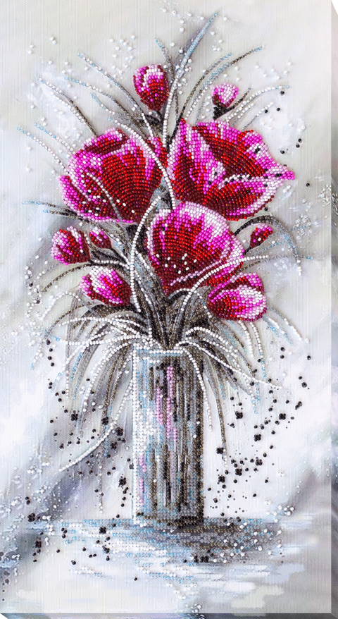 Karoliukų siuvinėjimo rinkinys „Raudonasis Smaragdas“ – gėlių paveikslas, 22x40 cm