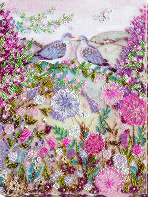 Karoliukų siuvinėjimo rinkinys „Meilės švelnumas“ – romantiškas dekoratyvinis paveikslas 27x35 cm