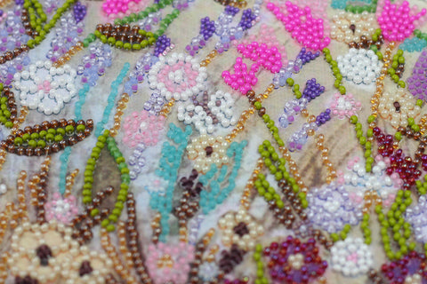 Karoliukų siuvinėjimo rinkinys „Meilės švelnumas“ – romantiškas dekoratyvinis paveikslas 27x35 cm