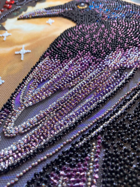 Siuvinėjimo karoliukais rinkinys „Juodasis varnas“ miesto peizaže, 25x35 cm