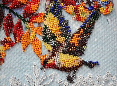 Karoliukų siuvinėjimo komplektas „Po putinu“ 23x26 cm – Deco Scenes paveikslas