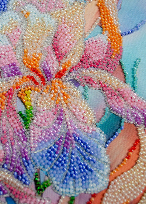 Karoliukais siuvinėjamas paveikslo rinkinys „Gėlių įkvėpimas“ 24 × 31,5 cm