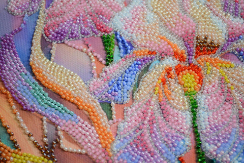 Karoliukais siuvinėjamas paveikslo rinkinys „Gėlių įkvėpimas“ 24 × 31,5 cm