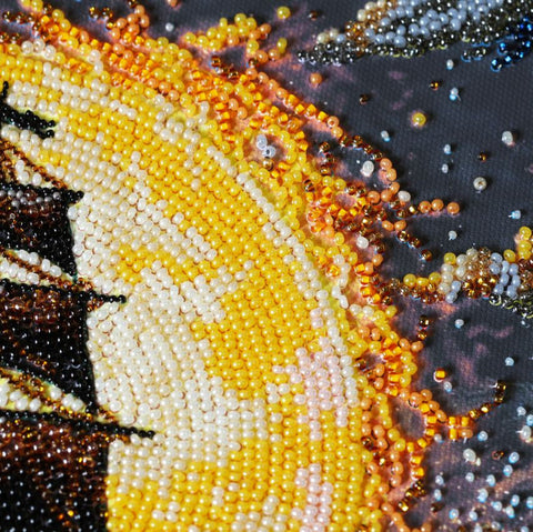 „Po kaitria saule“ karoliukų siuvinėjimo paveikslo rinkinys ant drobės, 22x33 cm