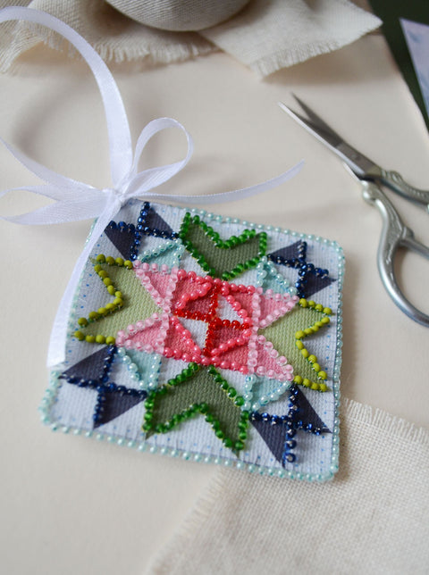 Pavasarinė kaleidoskopo stiliaus dekoracija, 13,2 x 6,6 cm, AABT-047