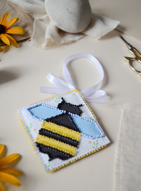 Bičių tematikos dekoracija „Sweet Honey“, 13,2 x 6,6 cm