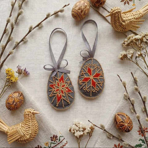 Velykinė žvaigždė – karoliukų siuvinėjimo dekoracijų rinkinys 15×5 cm
