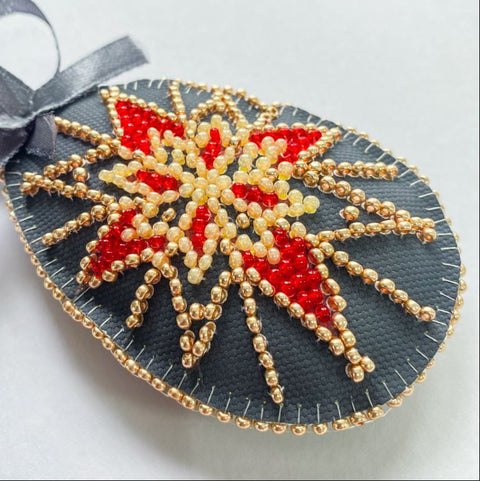 Velykinė žvaigždė – karoliukų siuvinėjimo dekoracijų rinkinys 15×5 cm