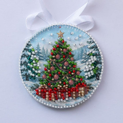 Kalėdinis dekoracijų rinkinys „Prie eglutės“ su karoliukais, 13,2×6,6 cm, AABT-062