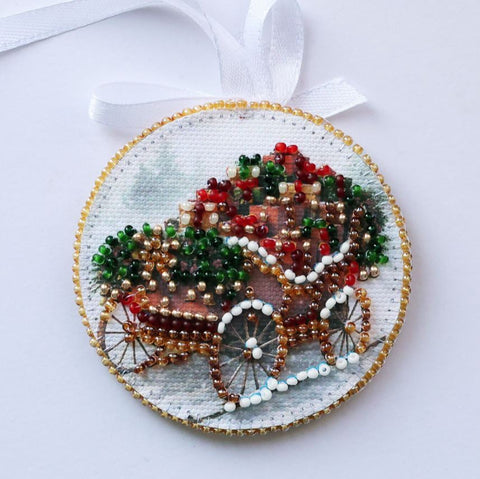 Kalėdinis karoliukų siuvinėjimo rinkinys „Kalėdų Senelio rogės“ dekoracijai 13,2 x 6,6 cm