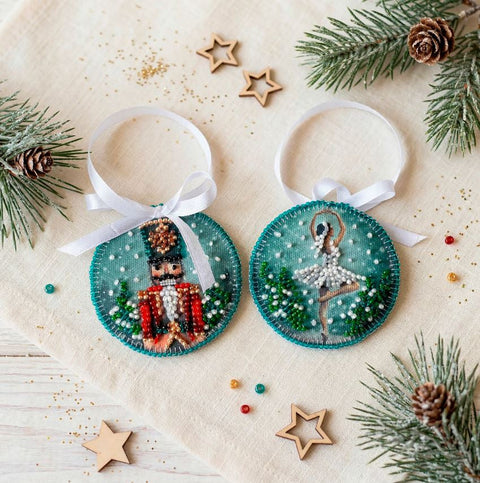 Dekoravimo rinkinys „Žiemos nakties baletas“ siuvinėjimui karoliukais, 13,2×6,6 cm kalėdinė interjero dekoracija