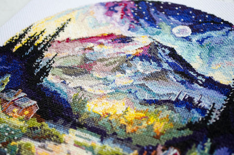 Abris Art kryželiu siuvinėjimo rinkinys „On Top of the World“ dekoratyviniam paveikslui 23x23 cm