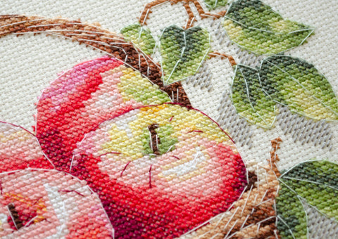 Siuvinėjimo kryželiu rinkinys „Obuolių gausa“, 23x22 cm paveikslas, AAH-250 modelis