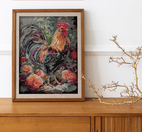 Siuvinėjimo kryželiu rinkinys „Gaidys kieme“ 23x30 cm – Deco Scenes paveikslas namų dekorui