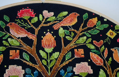 Kryželiu siuvinėjamas rinkinys „Miško pasakų medis“, 30x30 cm