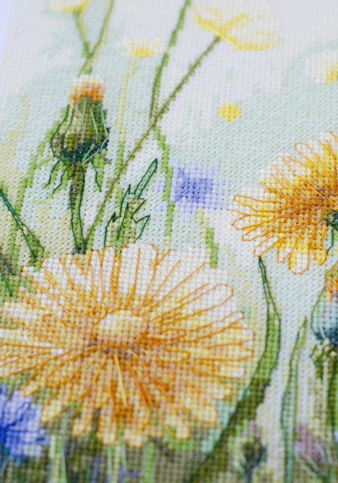 Kryželiu siuvinėjimo rinkinys „Šnabždanti žolė“ 26x26 cm, modelis AAH-300