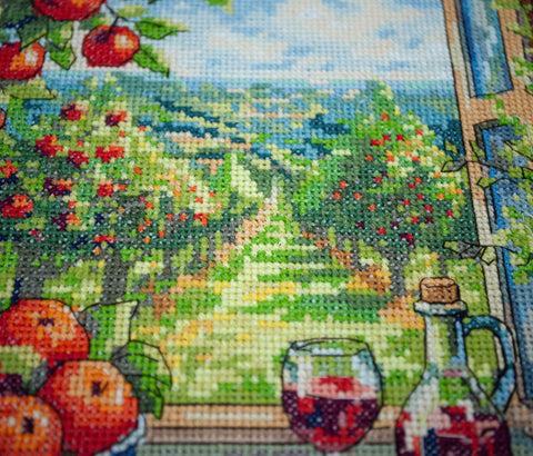 Kryželiu siuvinėjamas paveikslas „Obelų rojus“ 24×32 cm, rinkinys AAH-305