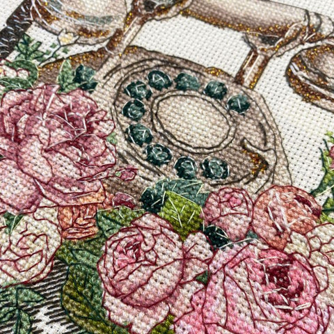 Siuvinėjimo kryželiu rinkinys „Laukiu tavo skambučio“ su retro gėlių motyvu, 20×16 cm