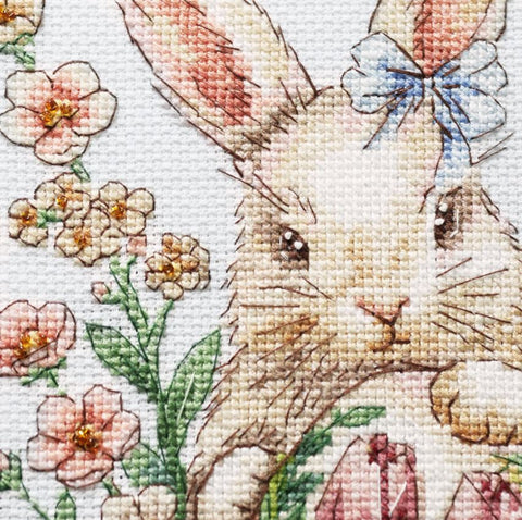 Kryželiu siuvinėjimo rinkinys „Velykinis triušiukas“ su karoliukais, 17 x 24 cm, ant Zweigart Aida 14 ct drobės